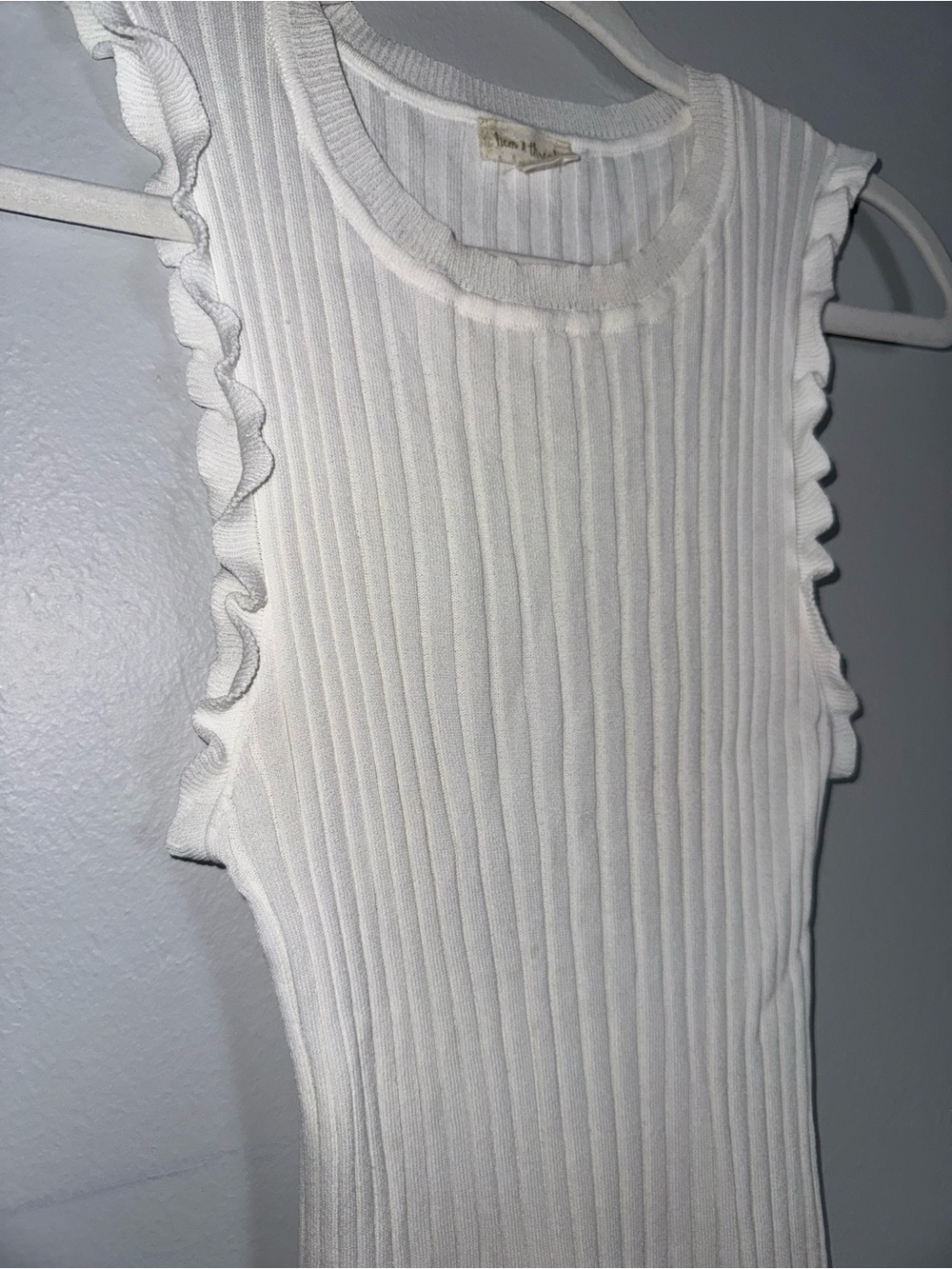 Hem & Thread Sleeveless Frill Top/Size Small - Picture 3 of 6